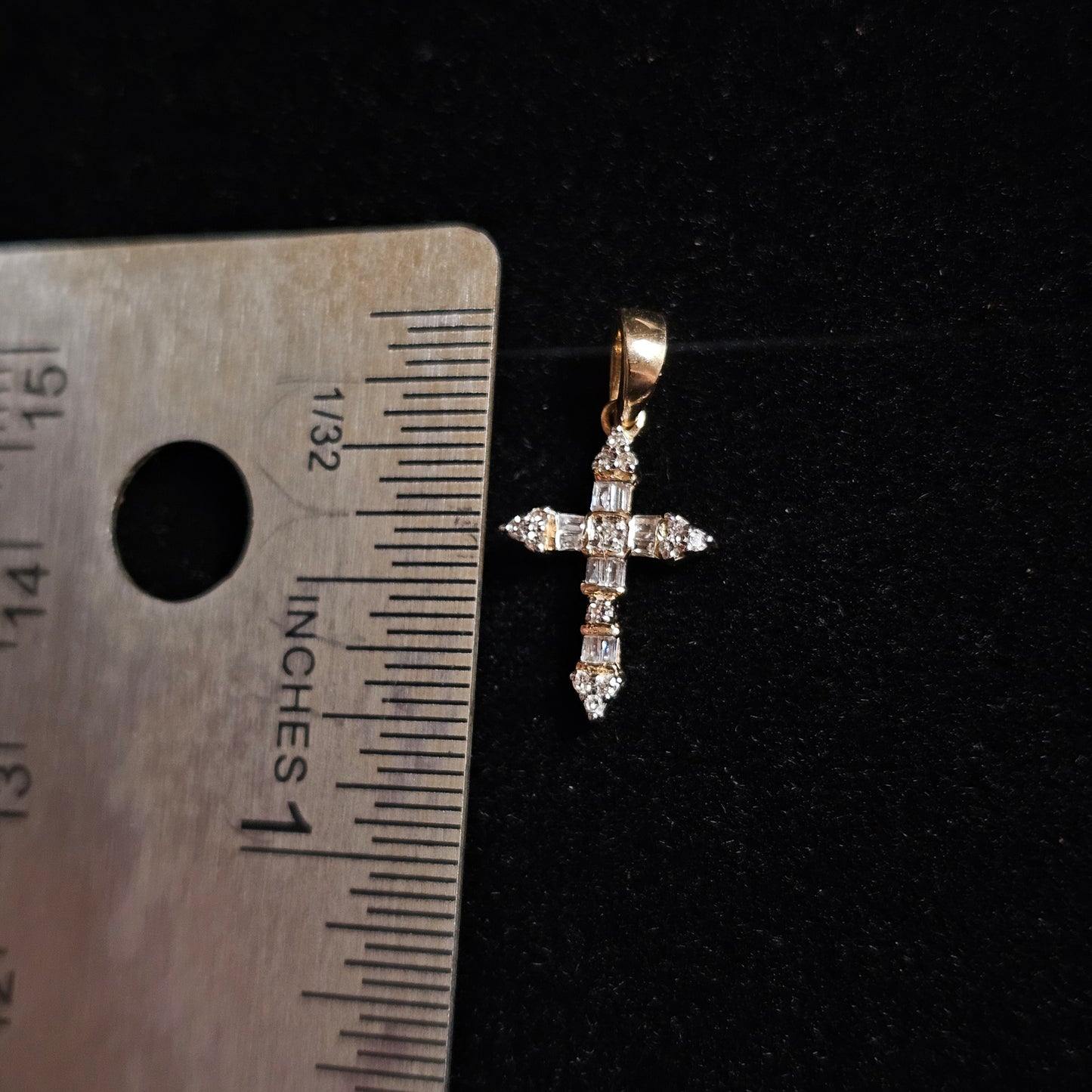 10k Bagguettes Diamond Cross