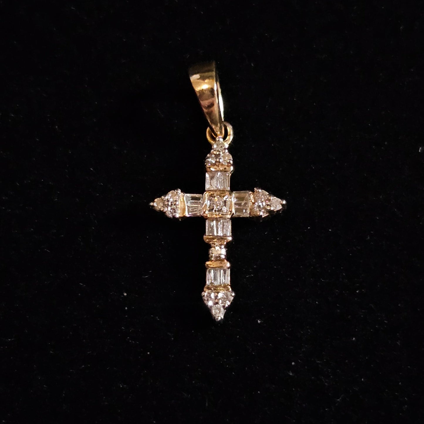 10k Bagguettes Diamond Cross