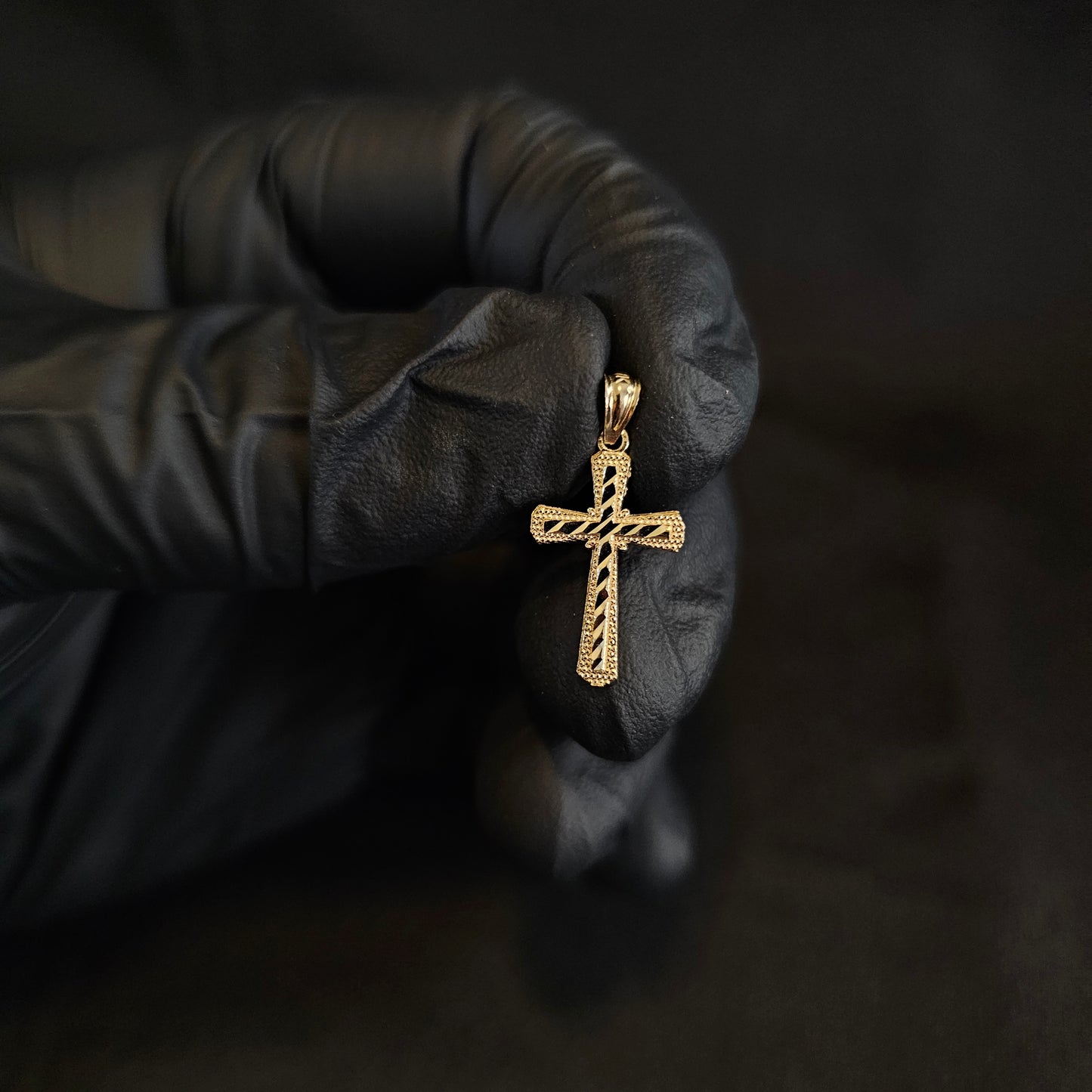 Cross w/ Diamond Cuts 10k