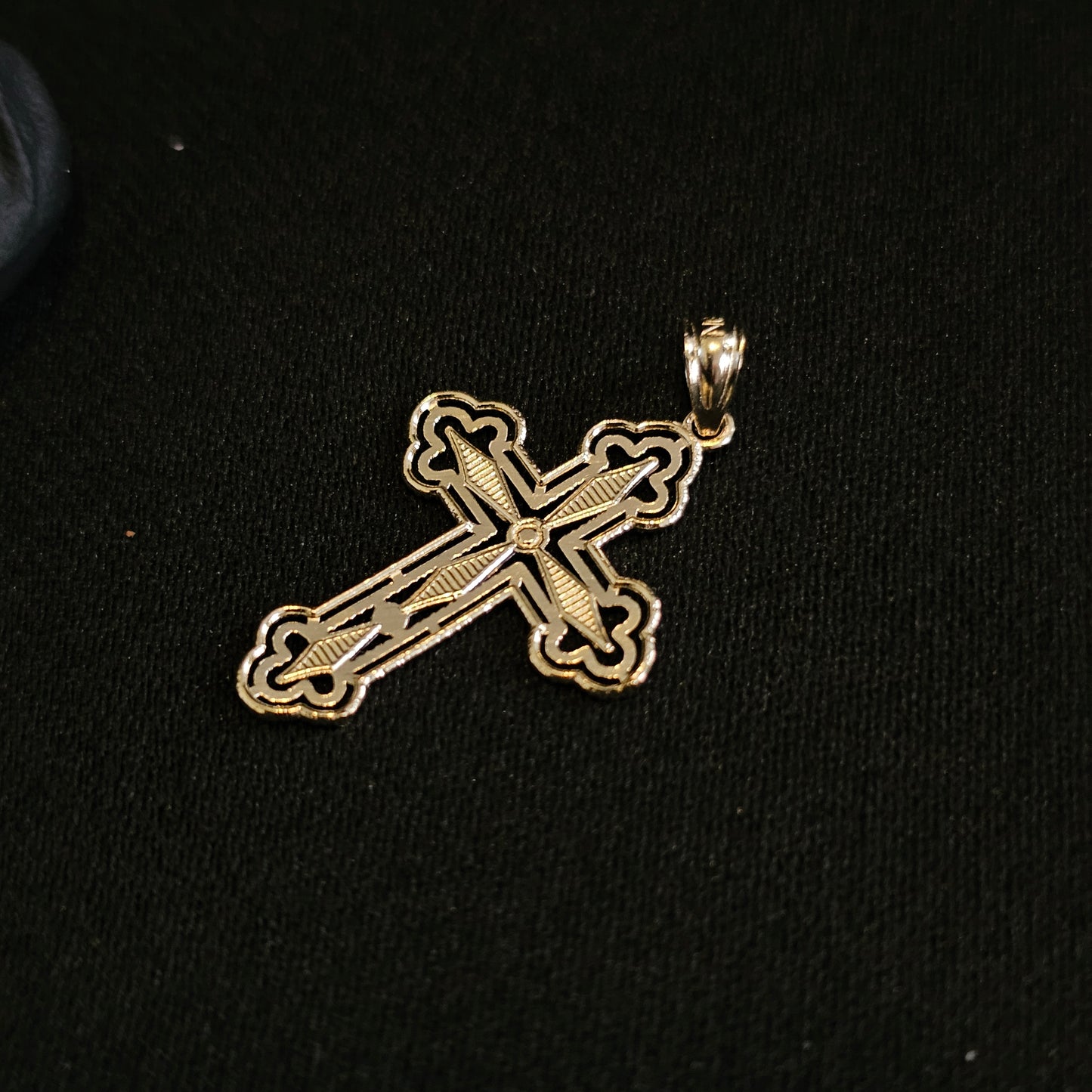 Cross w/ Diamond Cut 10k